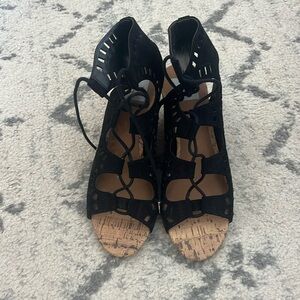 Lace up wedges 🧺